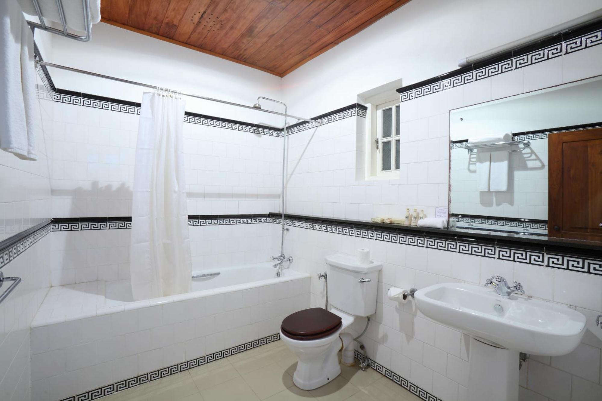 The Sanctuary At Tissawewa Hotel Anuradhapura Exterior photo